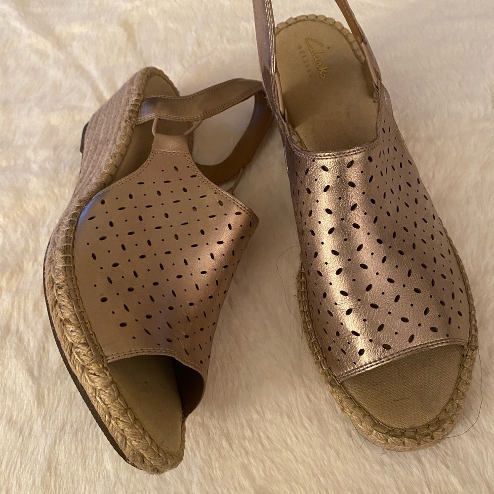 Gold leather wedge heeled espadrilles. - Picture 7 of 7